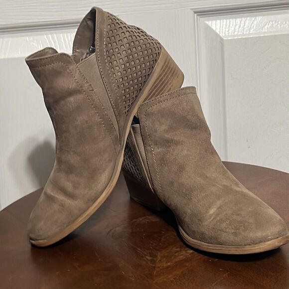 🔥🔥 MIA Boots Womens 8M Round Toe Ankle Booties Heels Comfort Brown Suede - EUC - Picture 10 of 10